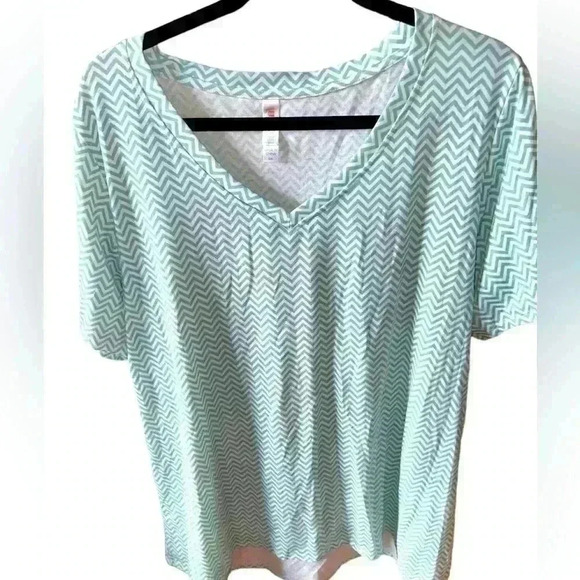LuLaRoe Tops - Lularoe 3X white & turquoise chevron V Neck Christy T. NWT .Great summer t shirt